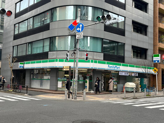 コンビニ　ファミリーマート芝公園一丁目店（コンビニ）まで132m