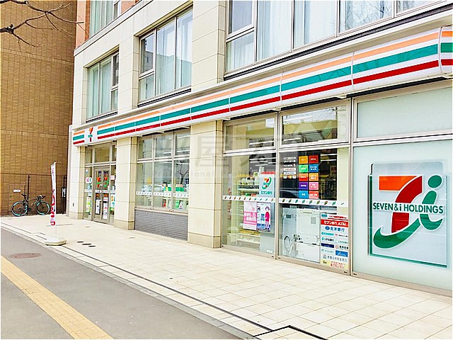 コンビニ　セブンイレブン札幌（コンビニ）まで143m