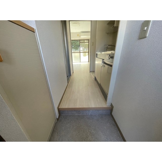 玄関　※他のお部屋の参考写真です