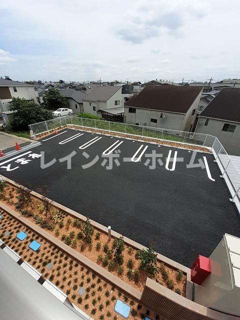駐車場　駐車場に車を止められます