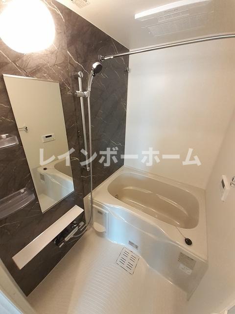 バス・シャワールーム　コンパクトで使いやすいお風呂です