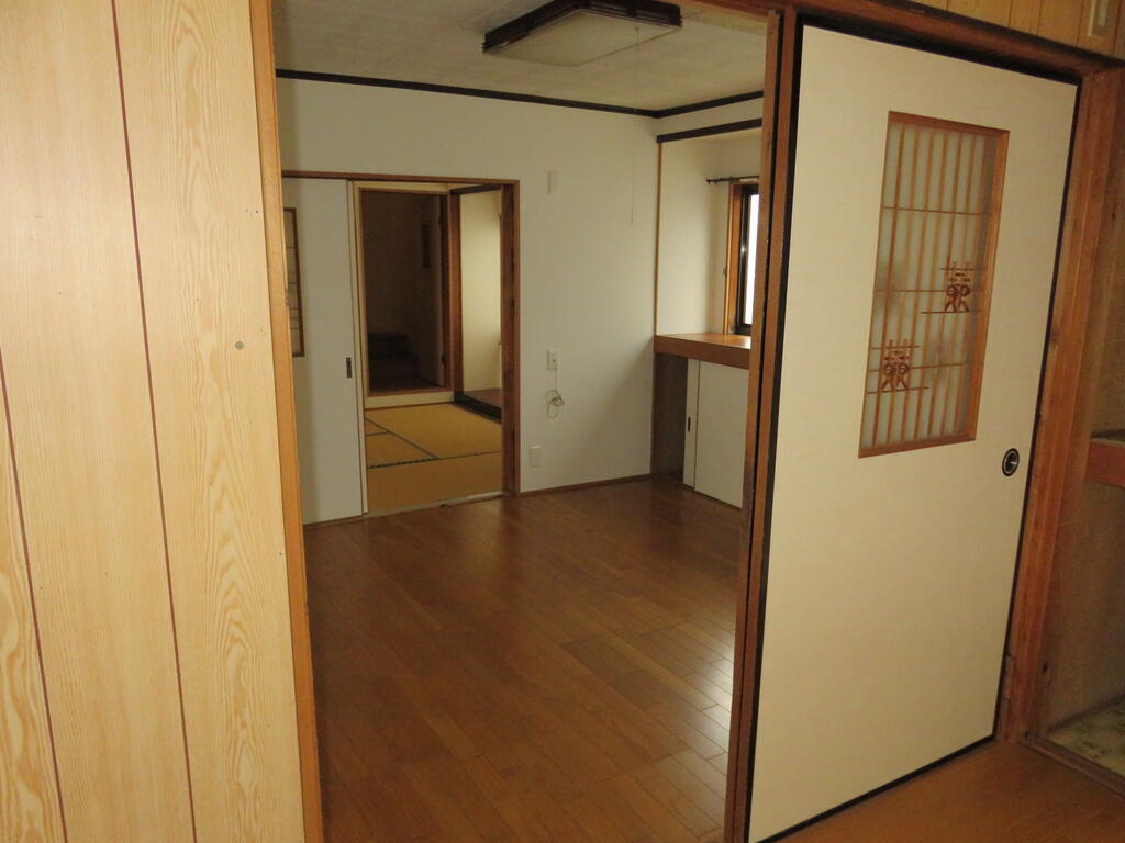 忠隈一戸建の居間写真