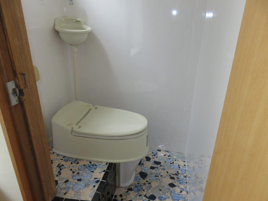 忠隈一戸建のトイレ写真