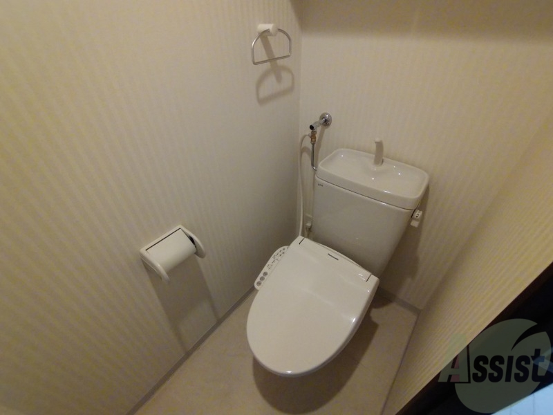 トイレ　ウォシュレット機能がついたトイレです。安心して使用できます。