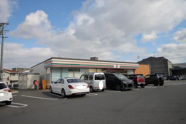 コンビニ　セブン－イレブン名古屋かの里３丁目店（コンビニ）まで933m