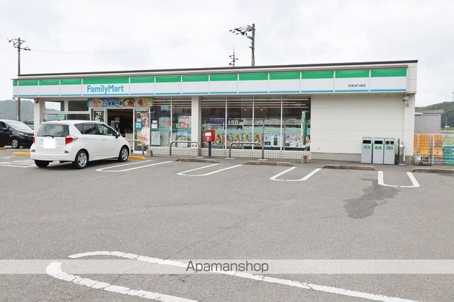 コンビニ　ファミリーマート阿南津乃峰店（コンビニ）まで666m