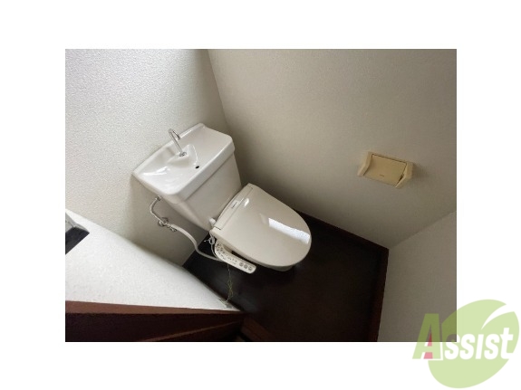 トイレ　トイレは狭すぎず、広すぎない感じが良いですね。