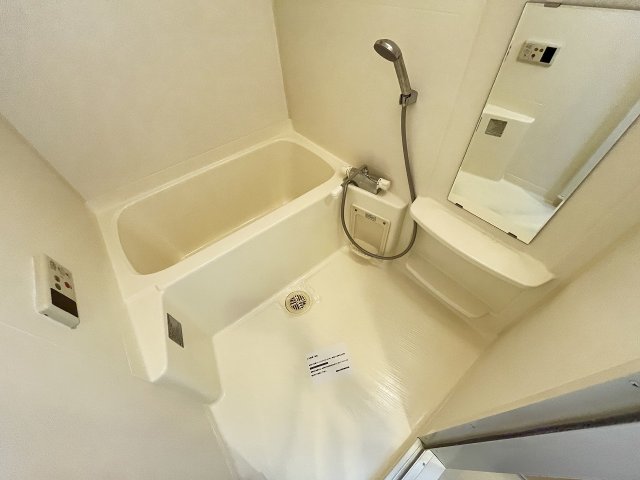 バス・シャワールーム　コンパクトで使いやすいお風呂です