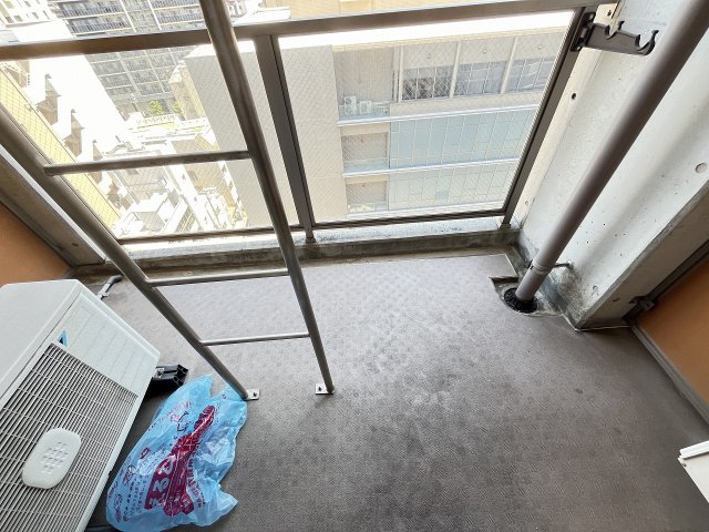 バルコニー　暖かな日差しのふりそそぐバルコニー