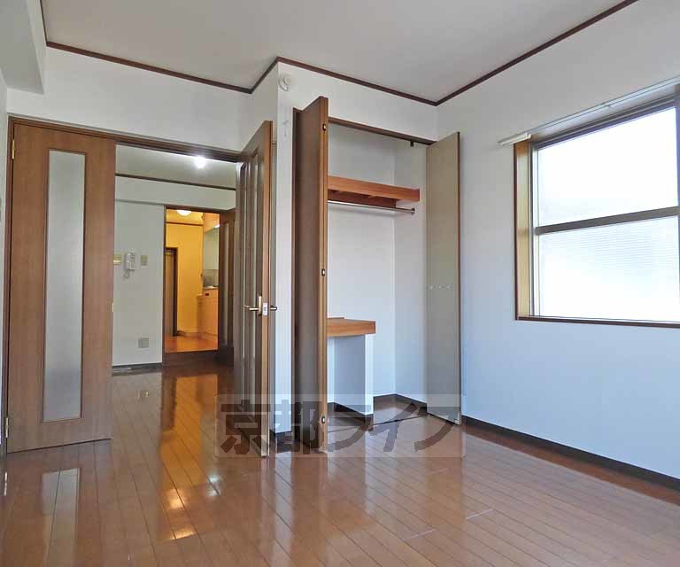 地下鉄烏丸線 今出川駅 徒歩5分 4階建 築25年の居間写真