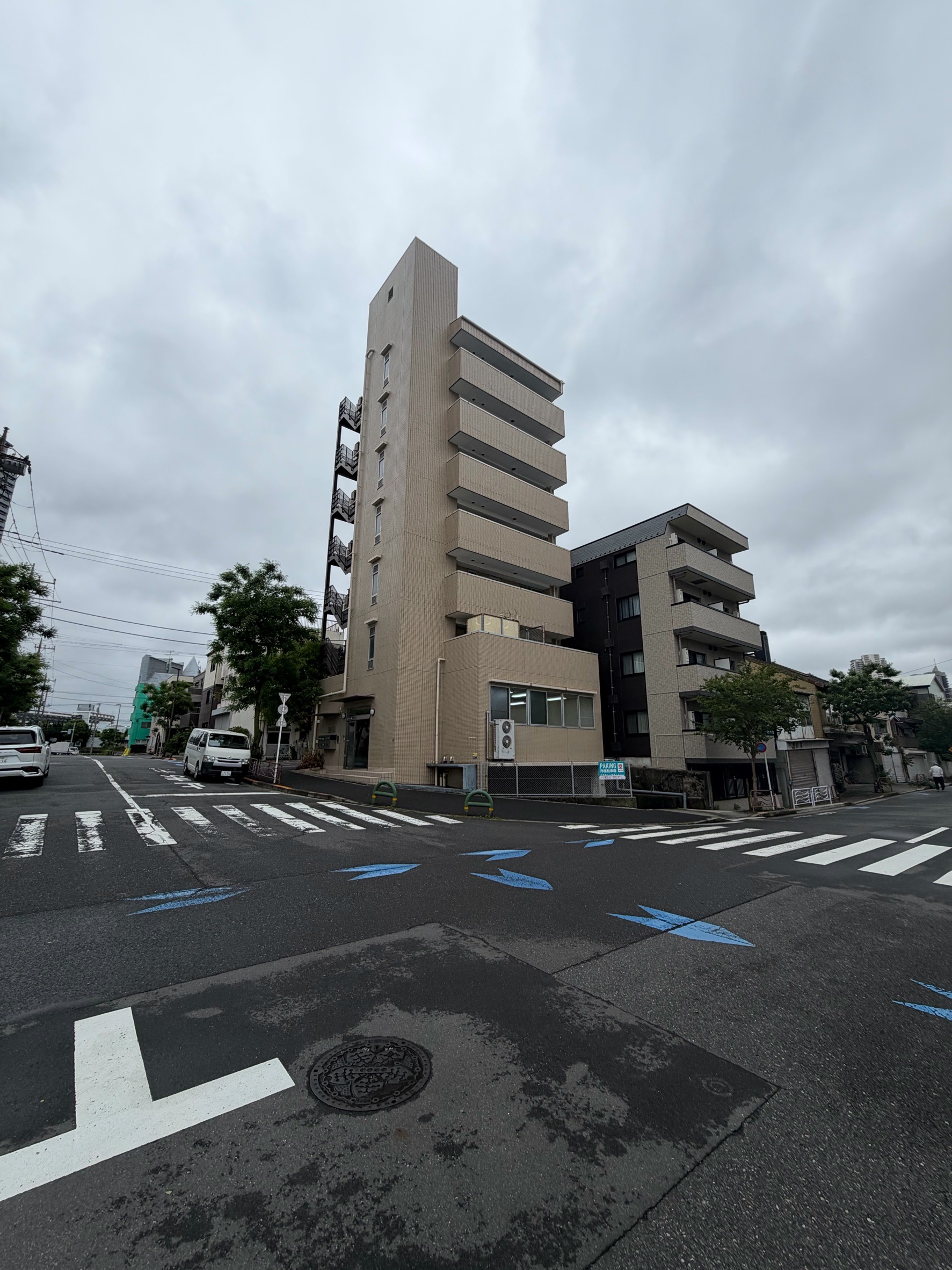 建物外観　３方角地で視認性良好
