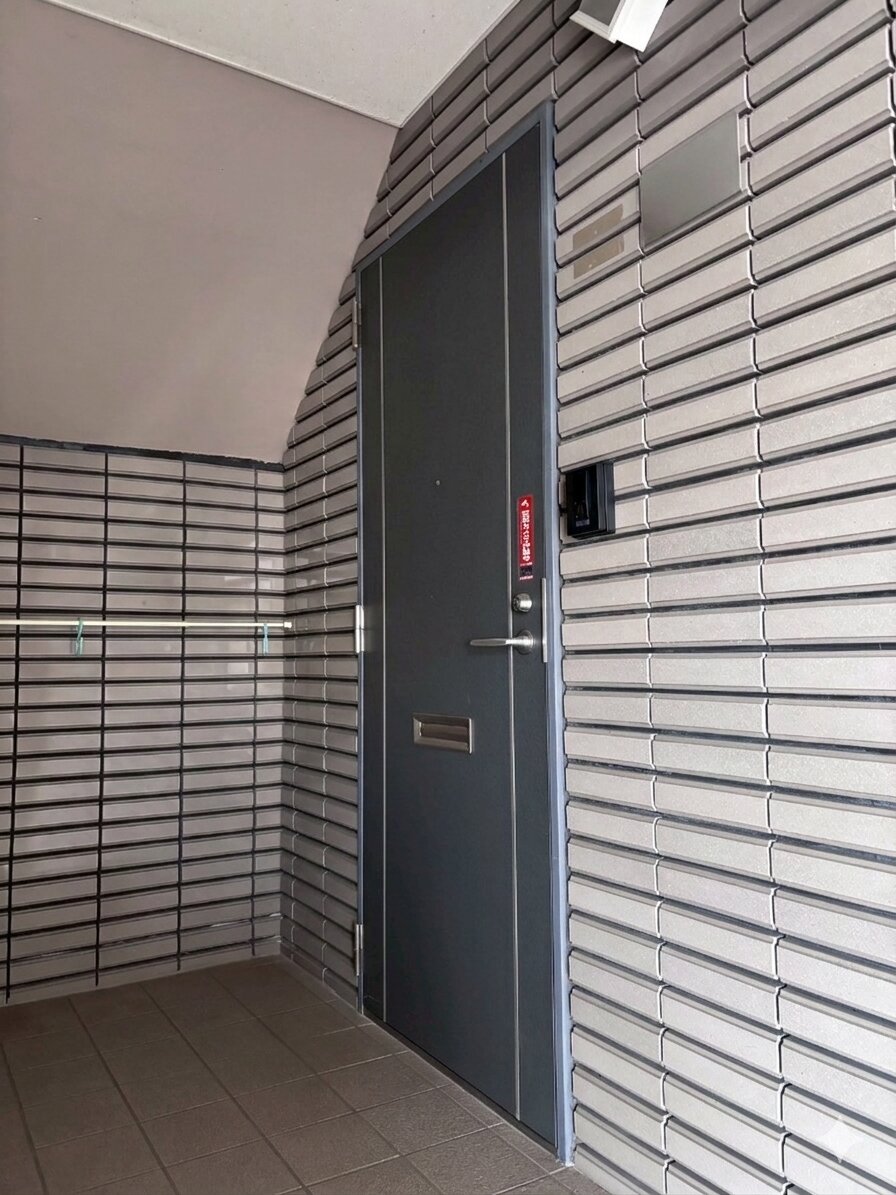 玄関　101号室入り口