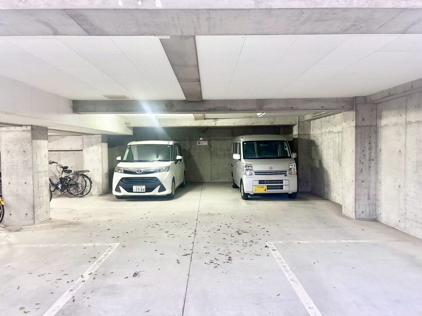 駐車場　屋根付き駐車場１台空き有（３８，５００円／月）
