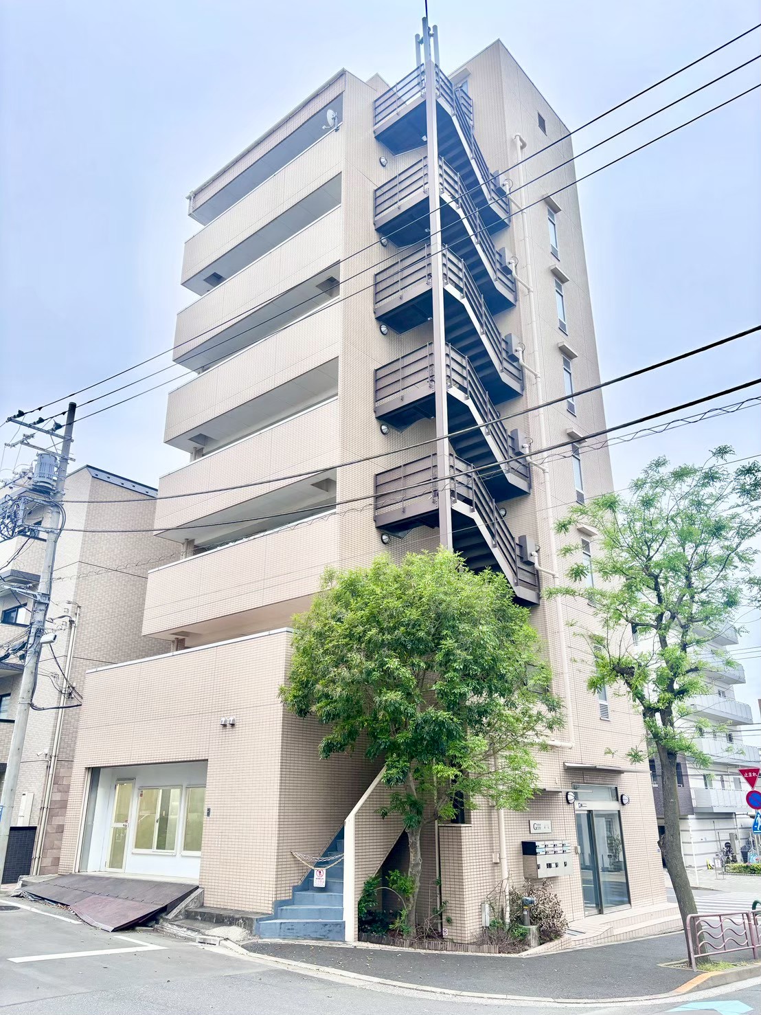 建物外観　視認性が高い１階角地
