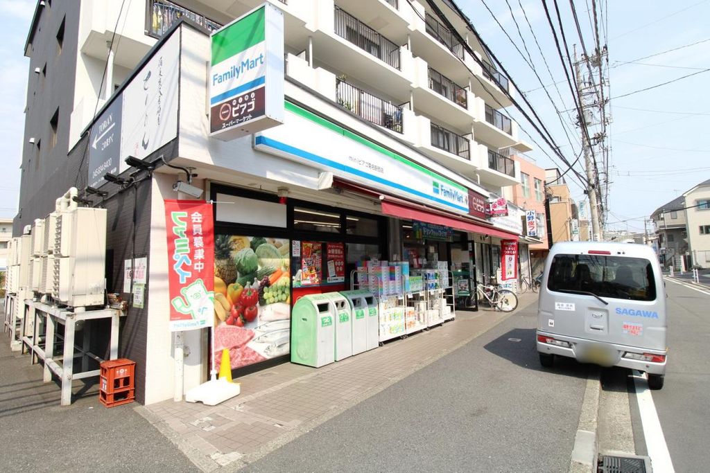 コンビニ　ファミリーマート ｍｉｎｉ　ピアゴ菊名駅西店（コンビニ）まで90m