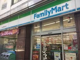 コンビニ　ファミリーマート 三軒茶屋駅北口店（コンビニ）まで104m