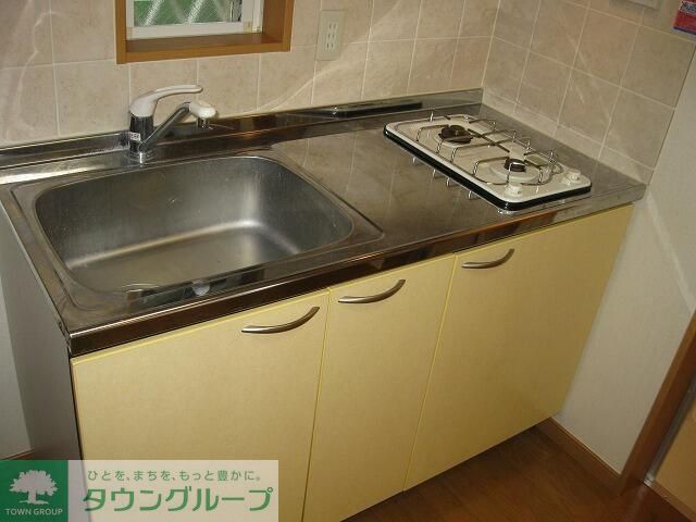 キッチン　※リフォーム工事前につき、別のお部屋の写真になります。