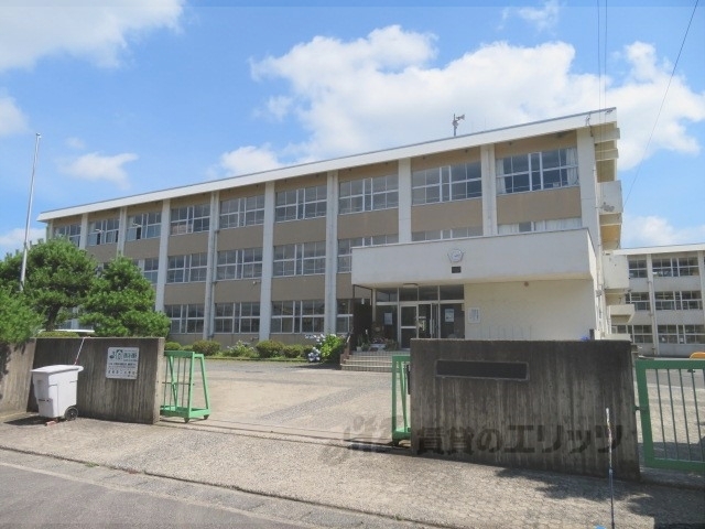 小学校　倉梯第二小学校（小学校）まで400m