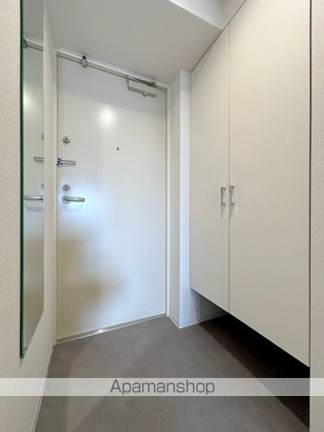 地下鉄谷町線 谷町六丁目駅 徒歩4分 15階建 築1年の玄関写真