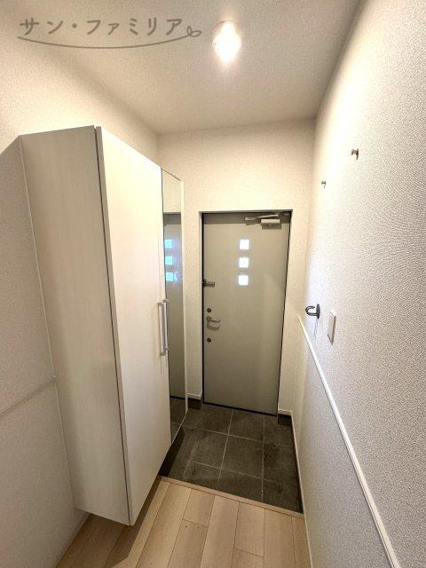 玄関　クリーニング前写真です