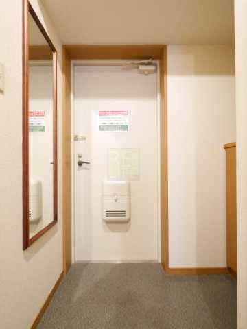 玄関　お電話でお問合せのお客様を対象に初期費用割引中。