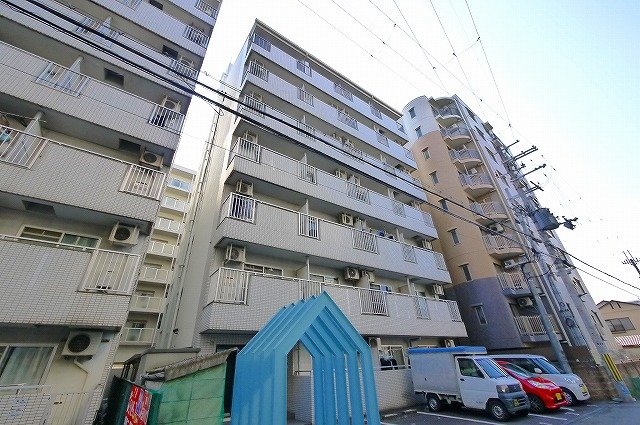 建物外観　しっかりとしたマンションタイプの外観です。