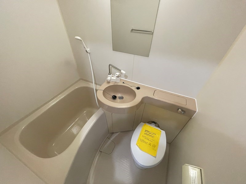 バス・シャワールーム　※同タイプの他のお部屋です