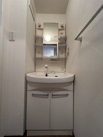 洗面設備　※同タイプの別のお部屋です。