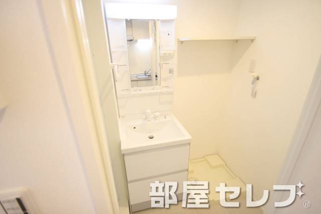 洗面設備　洗髪洗面化粧台。