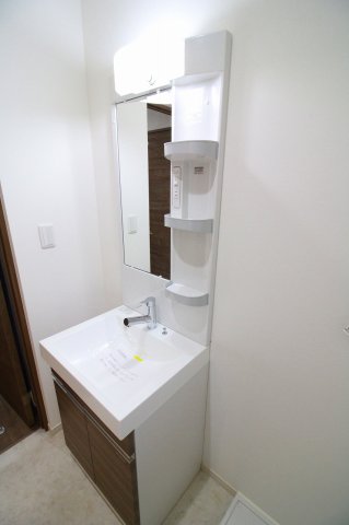 洗面設備　退去前の為、別部屋になります。