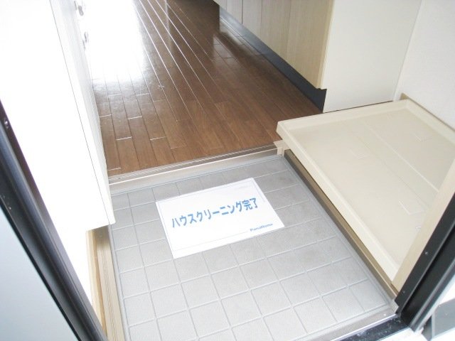 玄関　写真は別号室のものです。