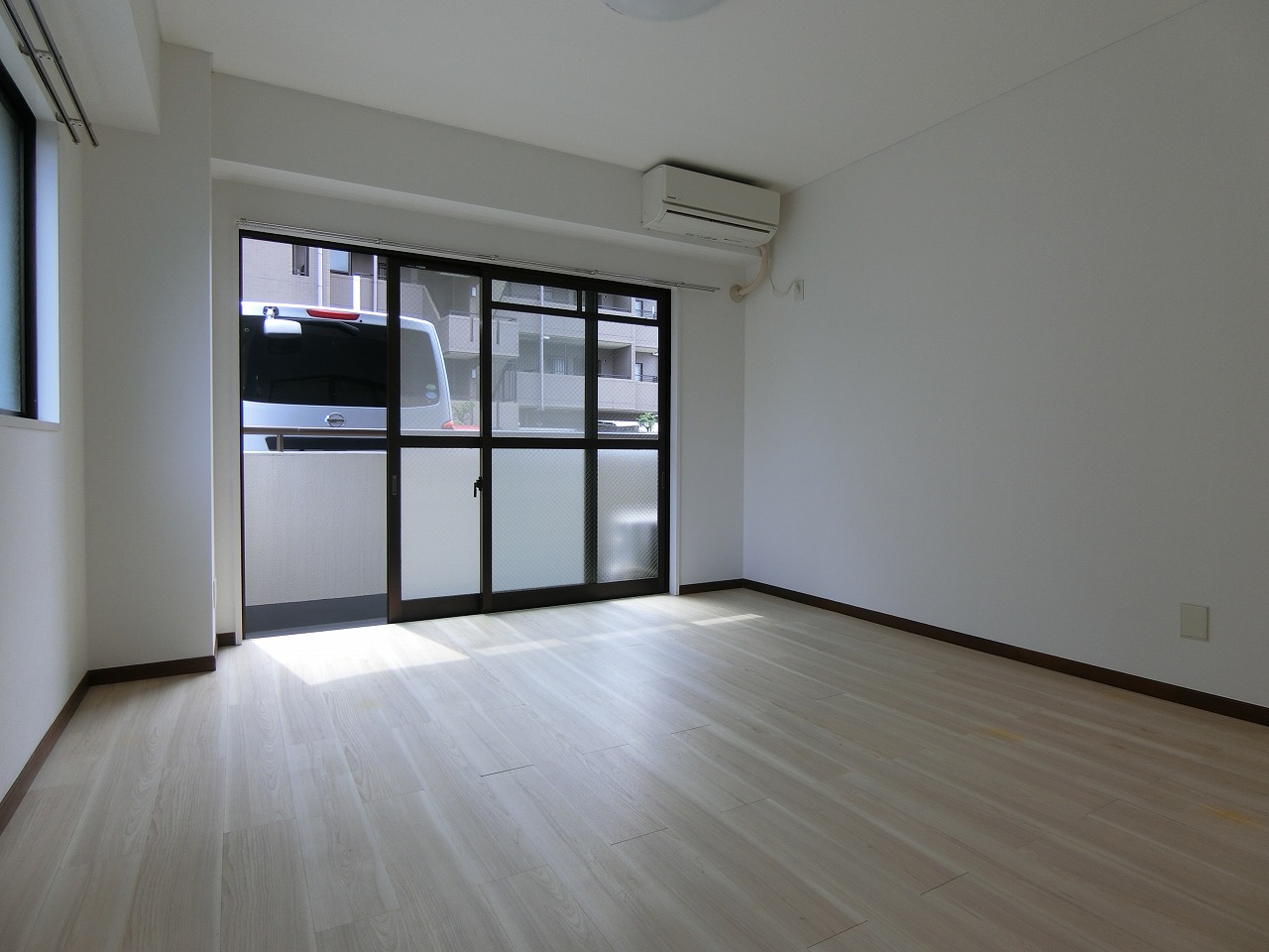 居室・リビング　※別部屋参考写真