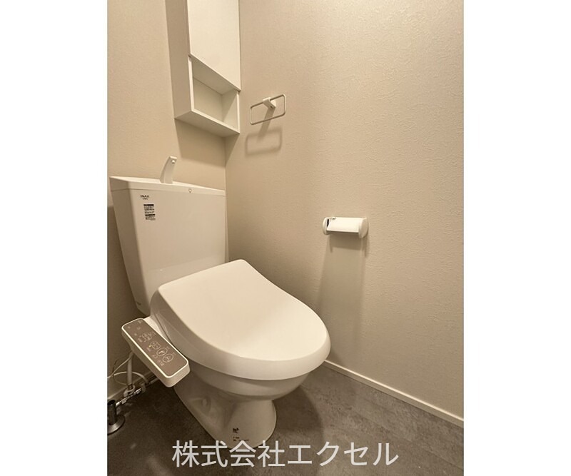 トイレ　温水洗浄便座です。