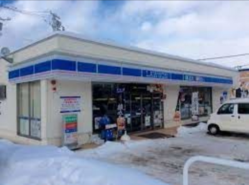 コンビニ　ローソン札幌二十四軒3条店（コンビニ）まで91m