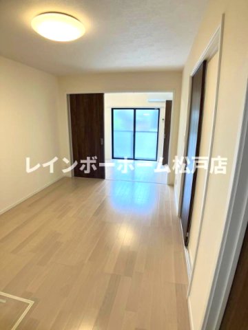 居室・リビング　ゆったり過ごせる居間です