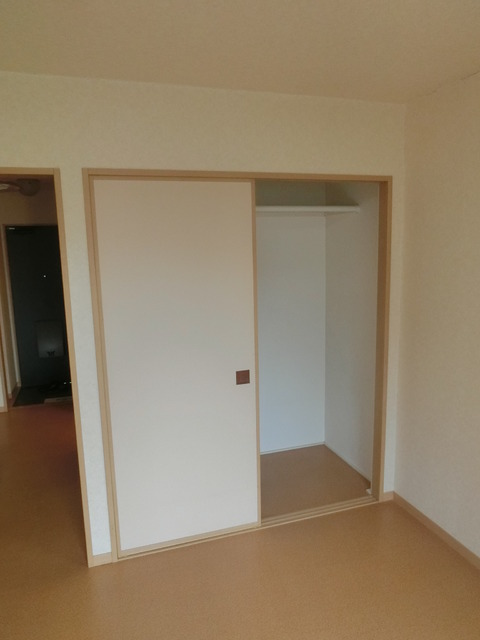 収納　奥行きたっぷりの収納は重宝しますよね。
