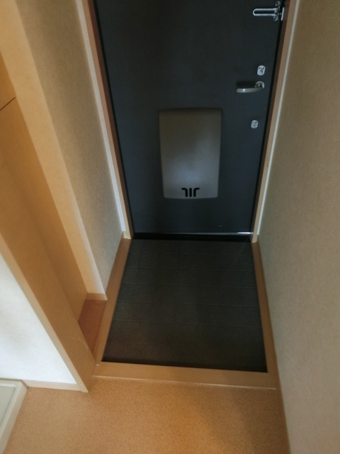 玄関　下駄箱も備えた玄関スペースです。