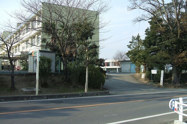 小学校　鈴鹿市立牧田小学校（小学校）まで937m