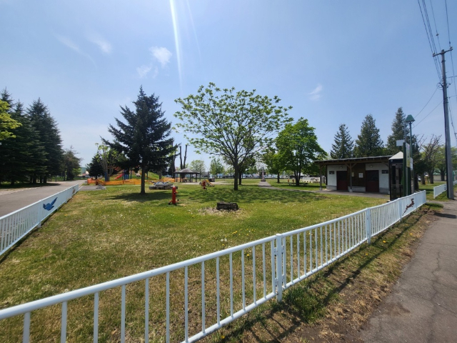 公園　若草公園（公園）まで768m