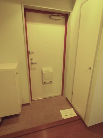 玄関　同物件、他のお部屋の写真です。