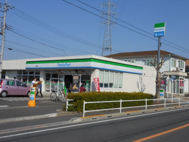 コンビニ　ファミリーマート（コンビニ）まで270m