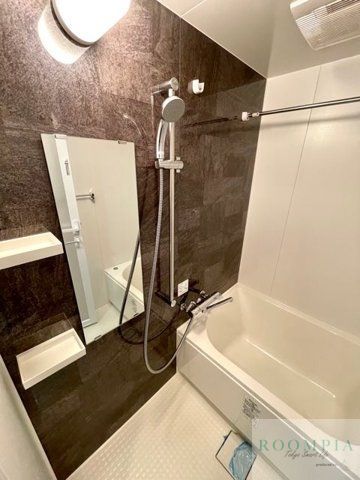 バス・シャワールーム　※同タイプの別のお部屋です。