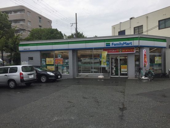 コンビニ　ファミリーマート 南吹田五丁目店（コンビニ）まで445m