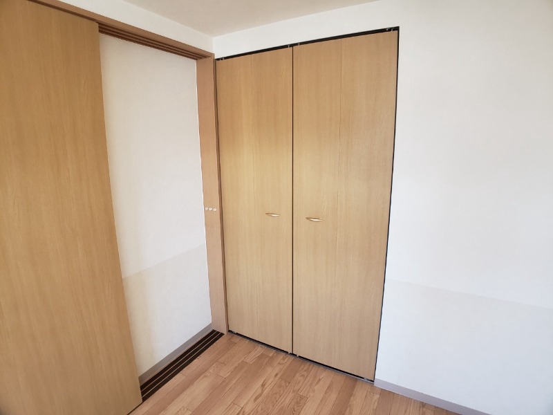収納　寝室の収納です。部屋がすっきり片付きます。