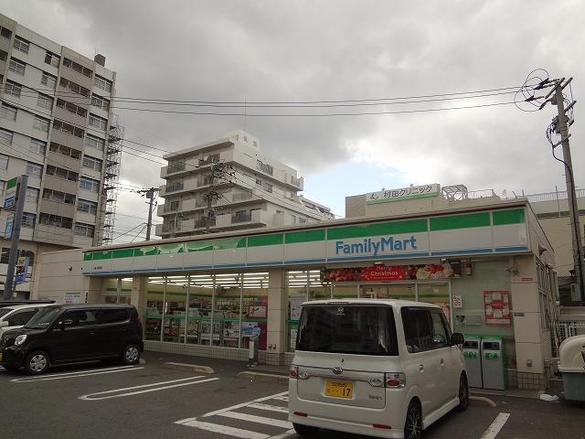 コンビニ　ファミリーマート／小倉三萩野店（コンビニ）まで186m