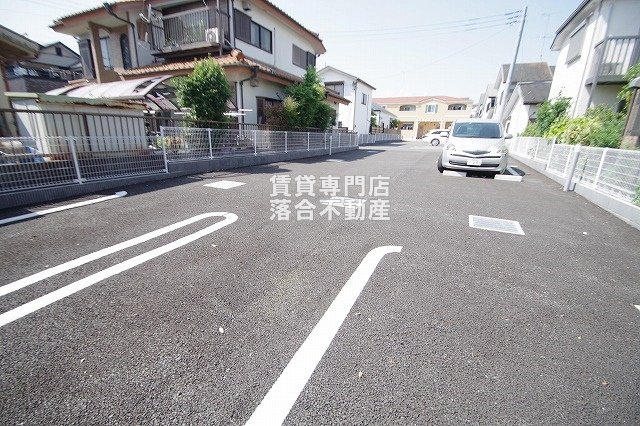 駐車場　敷地内駐車場完備