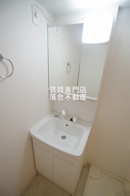 洗面設備　独立洗面化粧台付き