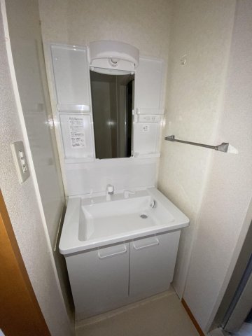 洗面設備　コンパクトで使いやすい洗面所