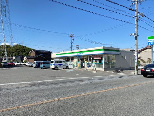 コンビニ　ファミリーマート（コンビニ）まで371m
