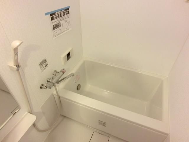 バス・シャワールーム　追焚・浴室乾燥機完備